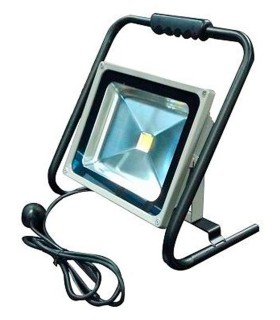 FOCO PROYECTOR POTATIL LED 30W. (EQ. 500 W) 2400lumens IP65