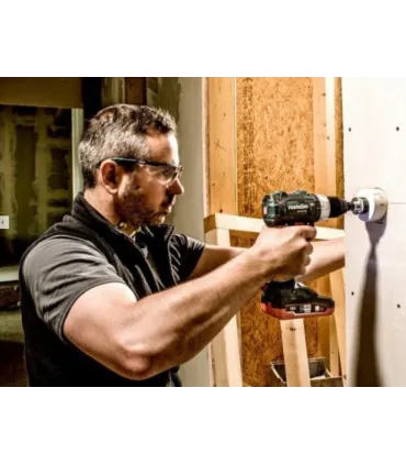 TALADRO PERCUTOR SB18LTBL, 2 BATERIAS Li-HD 18V-4,0Ah+ CARGADOR