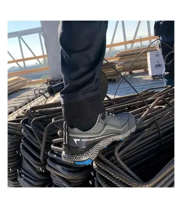 ZAPATO JET DISEÑO BAJO, ULTRADINÁMICO Y PUNTERA ALUMINIO