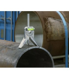 BUSCADOR DE CENTROS EN TUBERIAS. NIVEL CENTRADOR CON GONIOMETRO