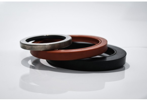 RETENES DE ACEITE Y GRASA: PROTECCIÓN Y SELLADO EN SISTEMAS MECÁNICOS  